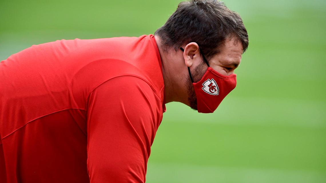 Kansas City Chiefs offensive guard Nick Allegretti warms up before the Kansas City Chiefs game against the Carolina Panthers at Arrowhead Stadium Sunday, Nov. 8, 2020.