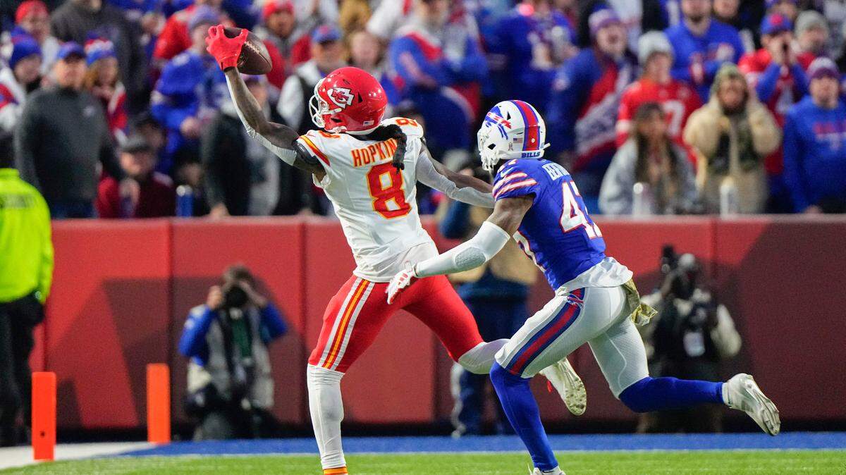 Kansas City Chiefs wide receiver DeAndre Hopkins (8) makes a one handed catch against Buffalo Bills cornerback Christian Benford (47) during the first half at Highmark Stadium.