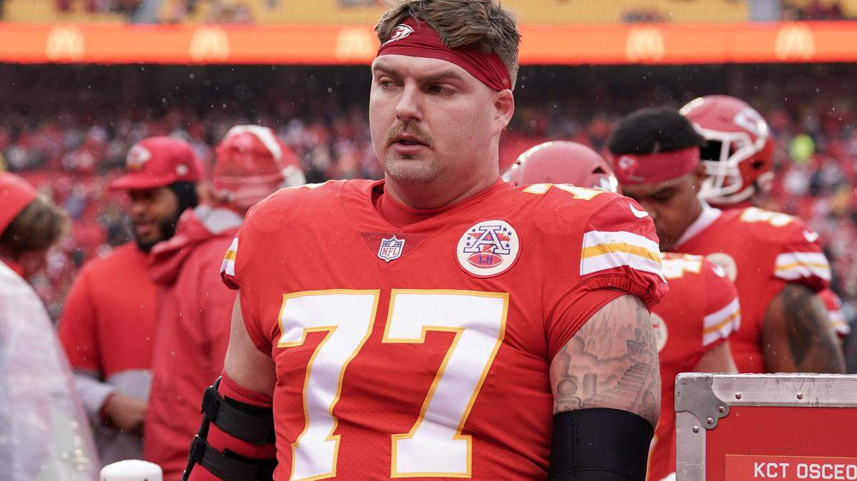 Jan 21, 2023; Kansas City, Missouri, USA; Kansas City Chiefs guard Andrew Wylie (77) leaves the field after warm ups prior to an AFC divisional round game against the Jacksonville Jaguars at GEHA Field at Arrowhead Stadium. Mandatory Credit: Denny Medley-USA TODAY Sports