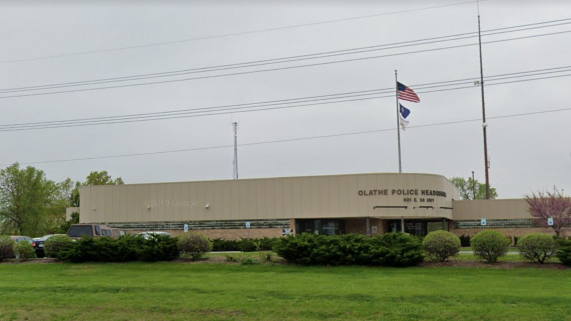 Police officer with multiple sclerosis sues Johnson County city for revoking job offer