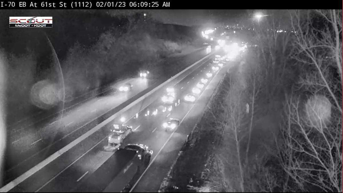 A pre-rush hour mutli-vehicle crash Wednesday morning has forced police to shut down a portion of eastbound Interstate 70 at 57th Street in Kansas City, Kansas. The crash was causing traffic early in the commute to backup beyond the Turner Diagonal.