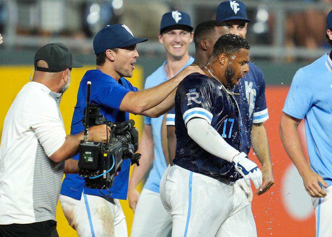 Kansas City Royals designated hitter Nelson Velazquez (17) celebrates with teammates after hitting into a fielder’s choice to defeat the Seattle Mariners at Kauffman Stadium on June 7, 2024.