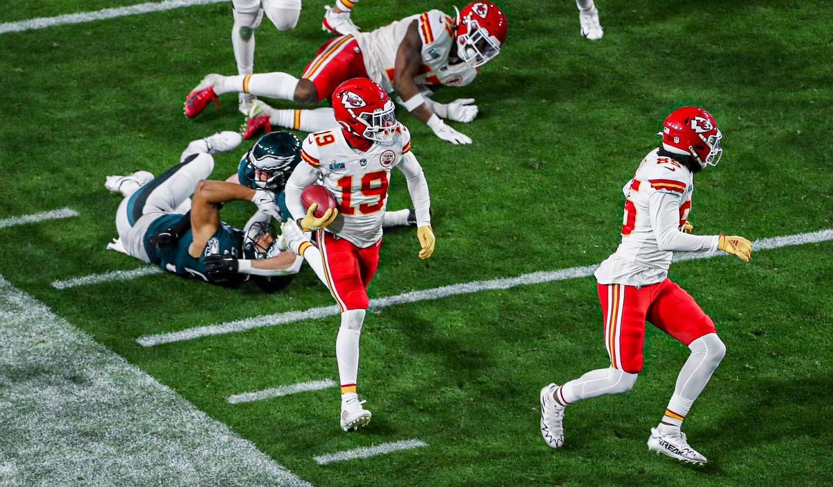 Kansas City Chiefs wide receiver Kadarius Toney runs back a punt return against the Philadelphia Eagles in the fourth quarter during Super Bowl LVII Sunday, Feb. 12, 2023, in Glendale, Ariz.