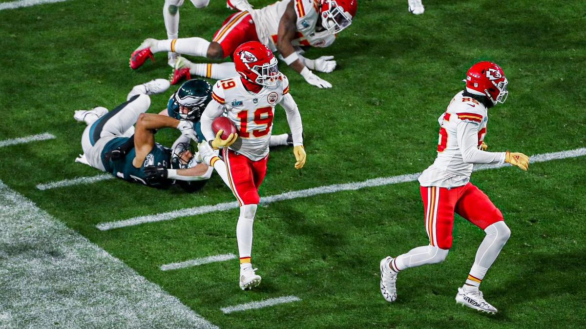Kansas City Chiefs wide receiver Kadarius Toney runs back a punt return against the Philadelphia Eagles in the fourth quarter during Super Bowl LVII Sunday, Feb. 12, 2023, in Glendale, Ariz.