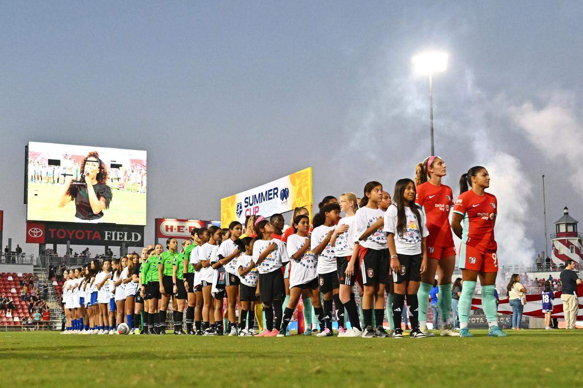 It was a beautiful setting at sundown Friday evening at Toyota Field in San Antonio as the Kansas City Current played fellow NWSL team Gotham FC in the Summer Cup final.
