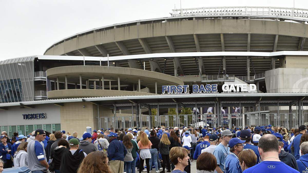 Fans lined up for the Royals rally on Tuesday at Kauffman Stadium.