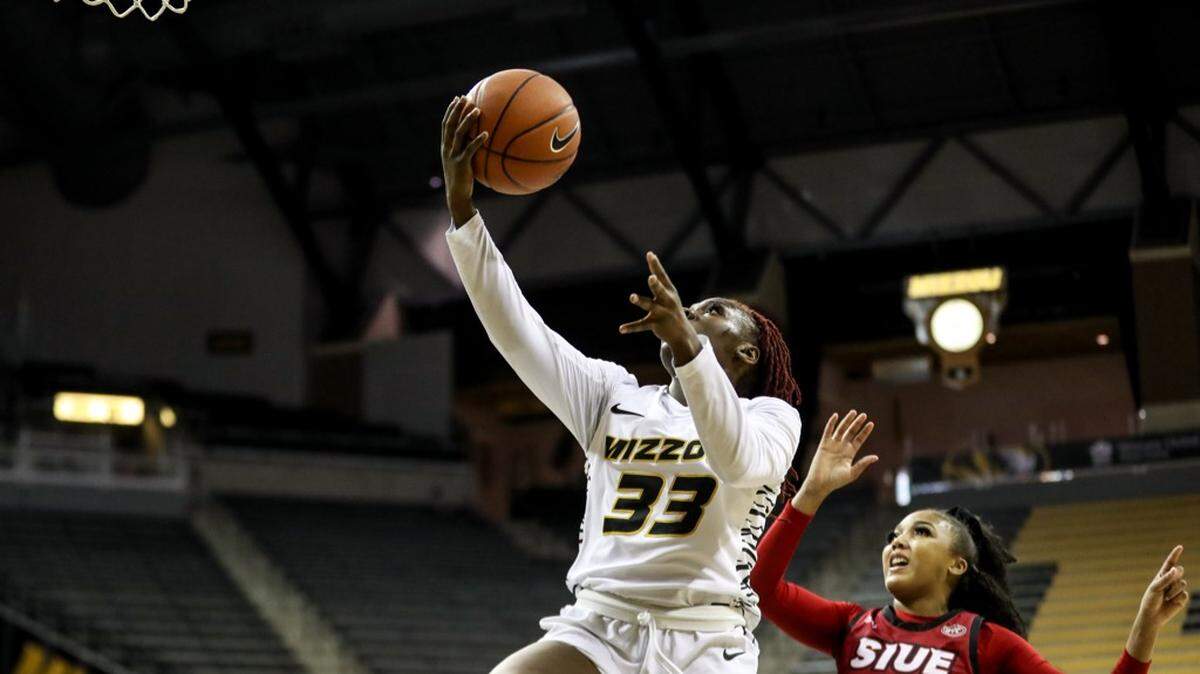Guard Aijha Blackwell leads the undefeated Missouri Tigers women’s basketball team in scoring and rebounding.