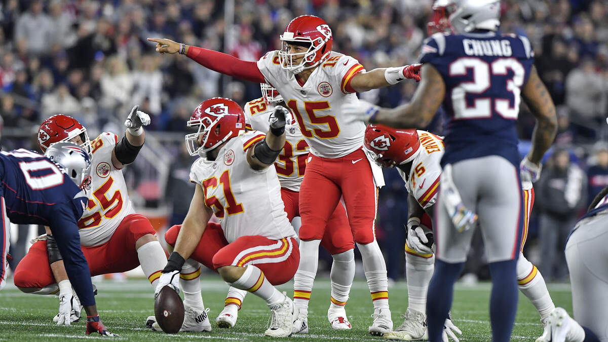 Chiefs quarterback Patrick Mahomes directs the offensive line during the first quarter of Sunday’s game at New England.