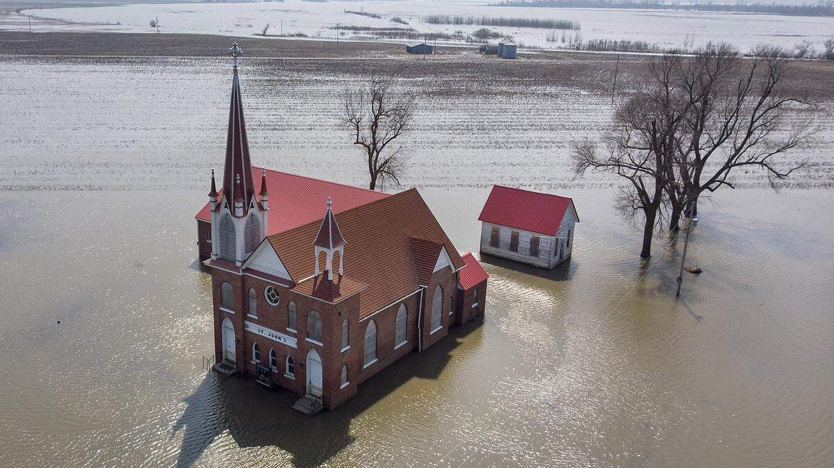 Months of relentless flooding push Missouri River dwellers to the brink