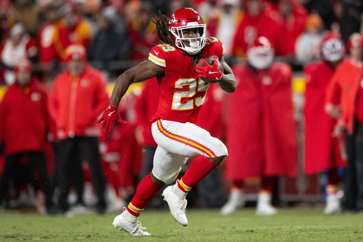 Kansas City Chiefs running back Kareem Hunt (29) breaks free for a long run in the second half of the Chiefs AFC Divisional Round playoff game vs. the Houston Texans on Saturday, Jan. 18, 2025, at GEHA Field at Arrowhead Stadium.