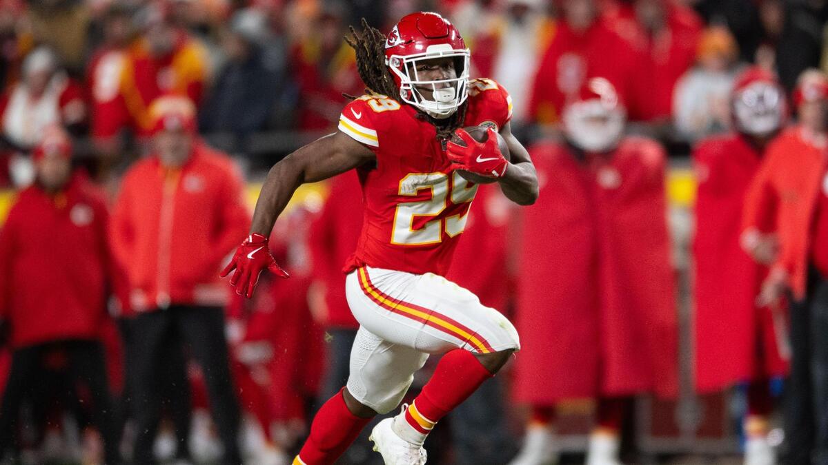 Kareem Hunt, Isiah Pacheco split carries in Chiefs backfield | Kansas ...