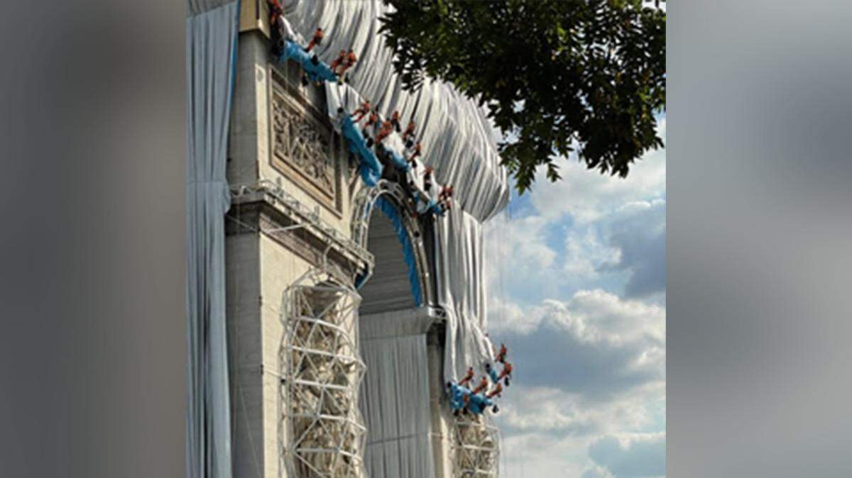 Workers unrolled Christo and Jeanne-Claude’s posthumous artwork wrapping the Arc de Triomphe in Paris.