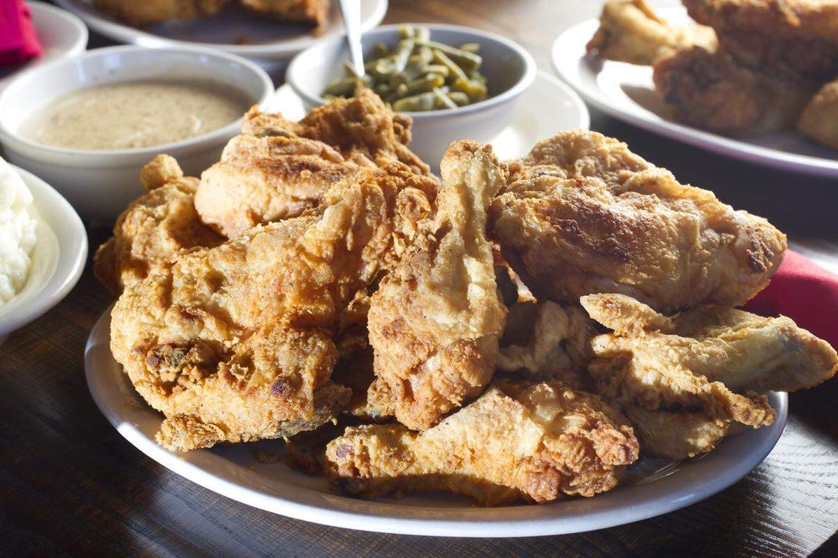 Stroud’s famous pan-fried chicken, served with mashed potatoes, gravy and green beans.
