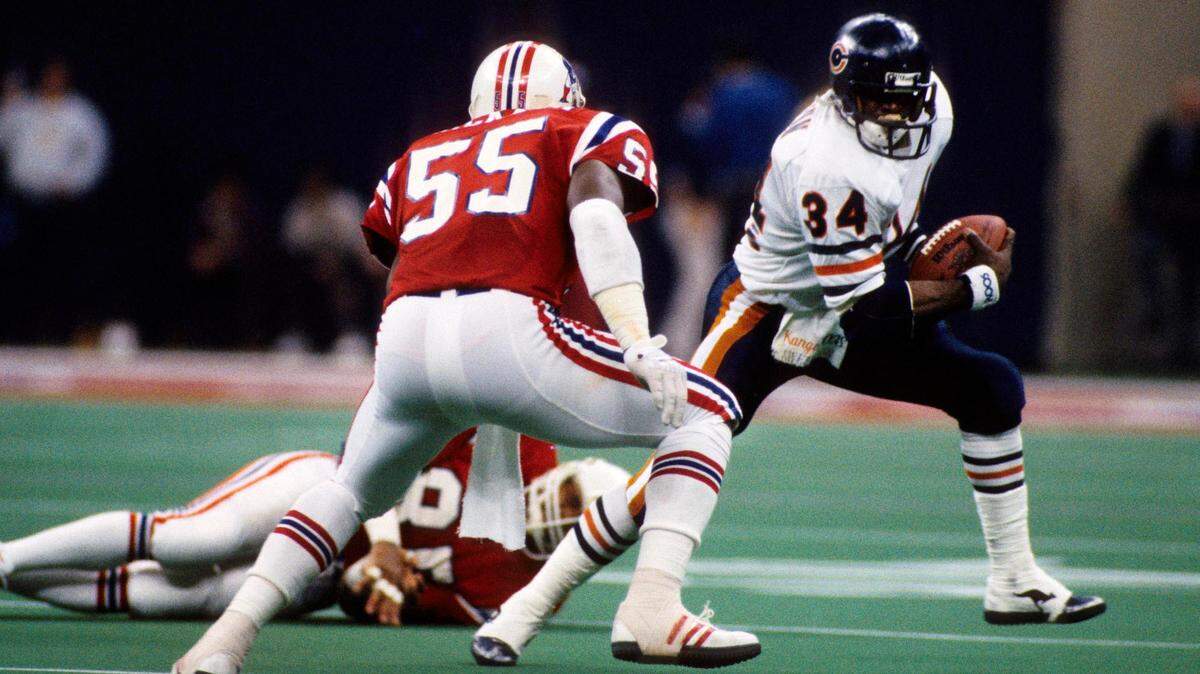 Chicago Bears running back Walter Payton (34) carries the ball during Super Bowl XX as New England Patriots linebacker Johnny Rembert (55) chases at the Superdome. The Bears defeated the Patriots 46-10.