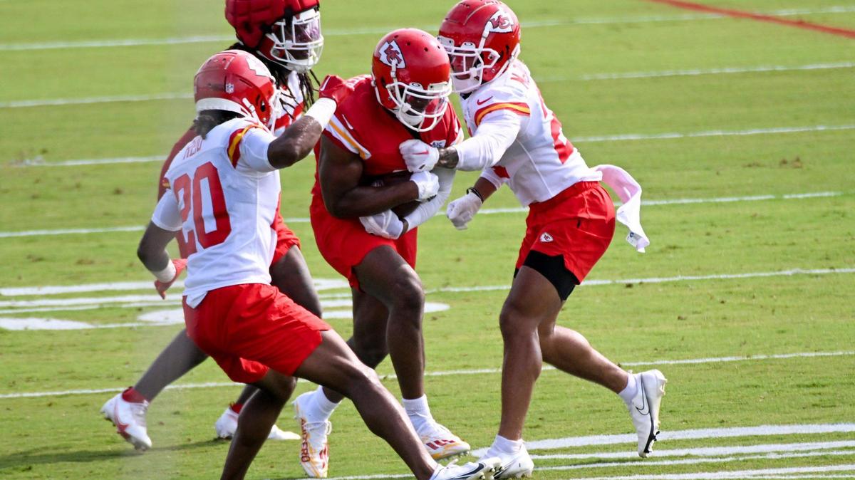Chiefs wide receiver JuJu Smith-Schuster (9) (center in red) runs through traffic after grabbing a pass during training camp on Wednesday, July 27, 2022 at Missouri Western State University, in St. Joseph, Missouri.