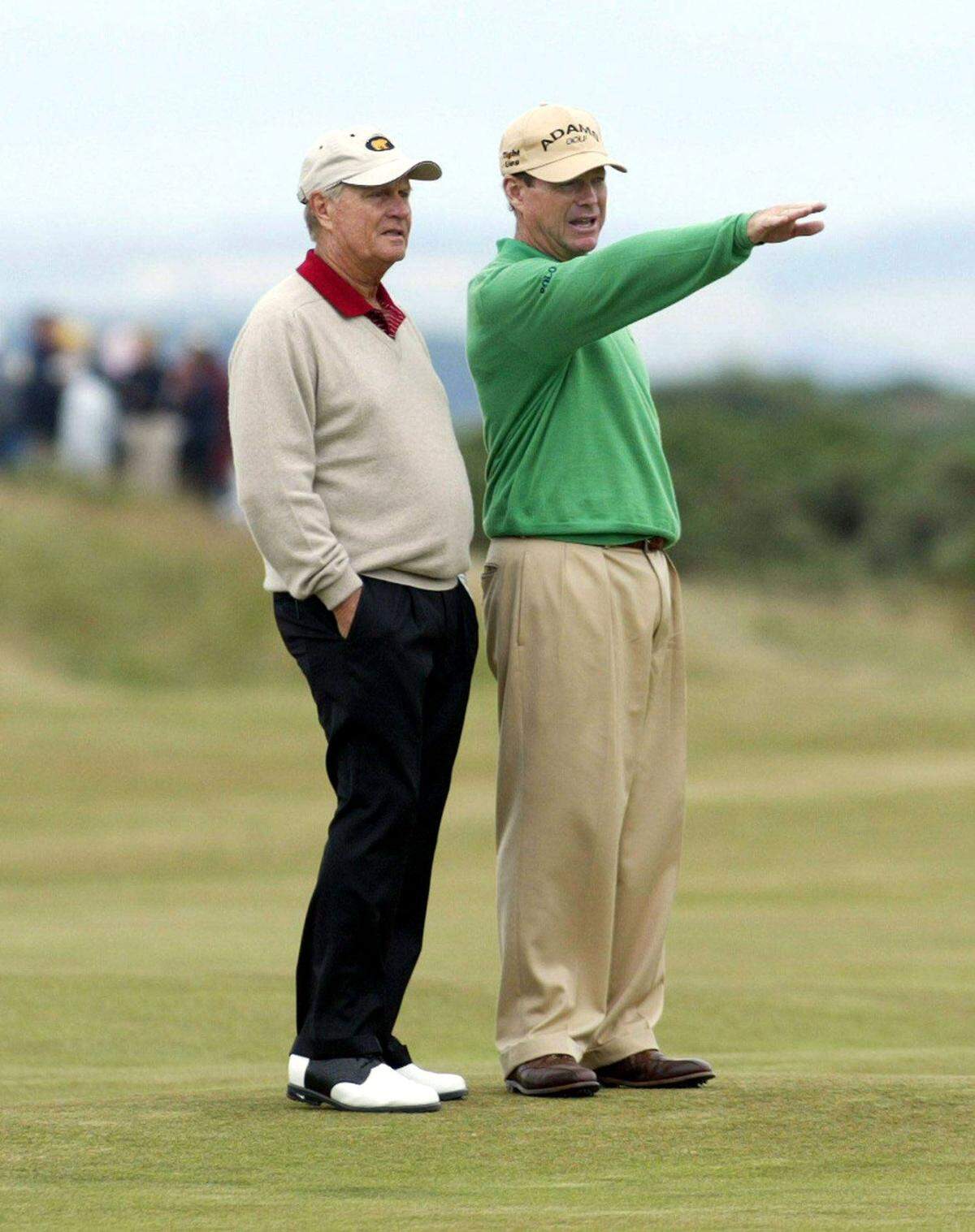 KRT SPORTS STORY SLUGGED: GLF-BRITISHOPEN KRT PHOTOGRAPH BY STUART ROBINSON/EXPRESS SYNDICATION (July 14) ST. ANDREWS, SCOTLAND -- Jack Nichlaus, left, and Tom Watson survey the Old Course during the first round of the British Open at St. Andrews, Scotland, on July 14, 2005. (mvw) 2005