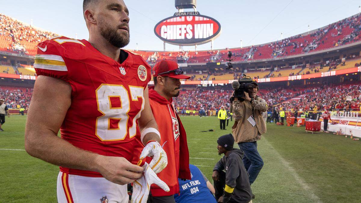 Kansas City Chiefs tight end Travis Kelce (87) heads off the field after the Chiefs defeated the Indianapolis Colts, 23-20 in overtime in Sunday, Nov. 23, 2025 at GEHA Field at Arrowhead Stadium in Kansas City. 