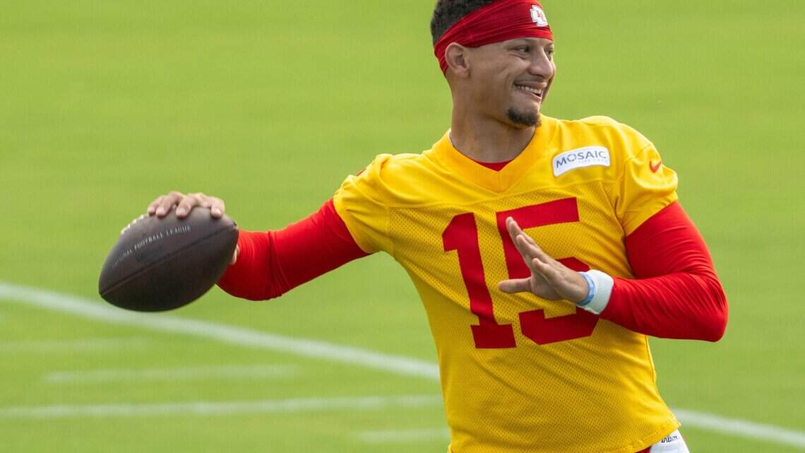 Mahomes at work, rookies learning system: Photos from hot Sunday at Chiefs training camp