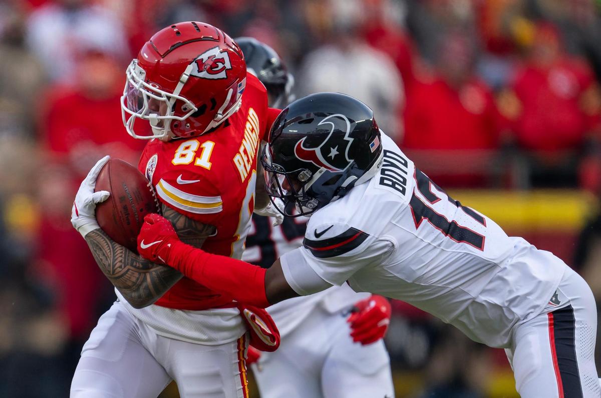 Kansas City Chiefs wide receiver Nikko Remigio (81) runs the ball on a kickoff as Houston Texans cornerback Kris Boyd (17) tackles him the first half of the AFC Divisional Round playoff game on Saturday, Jan. 18, 2025, at GEHA Field at Arrowhead Stadium.