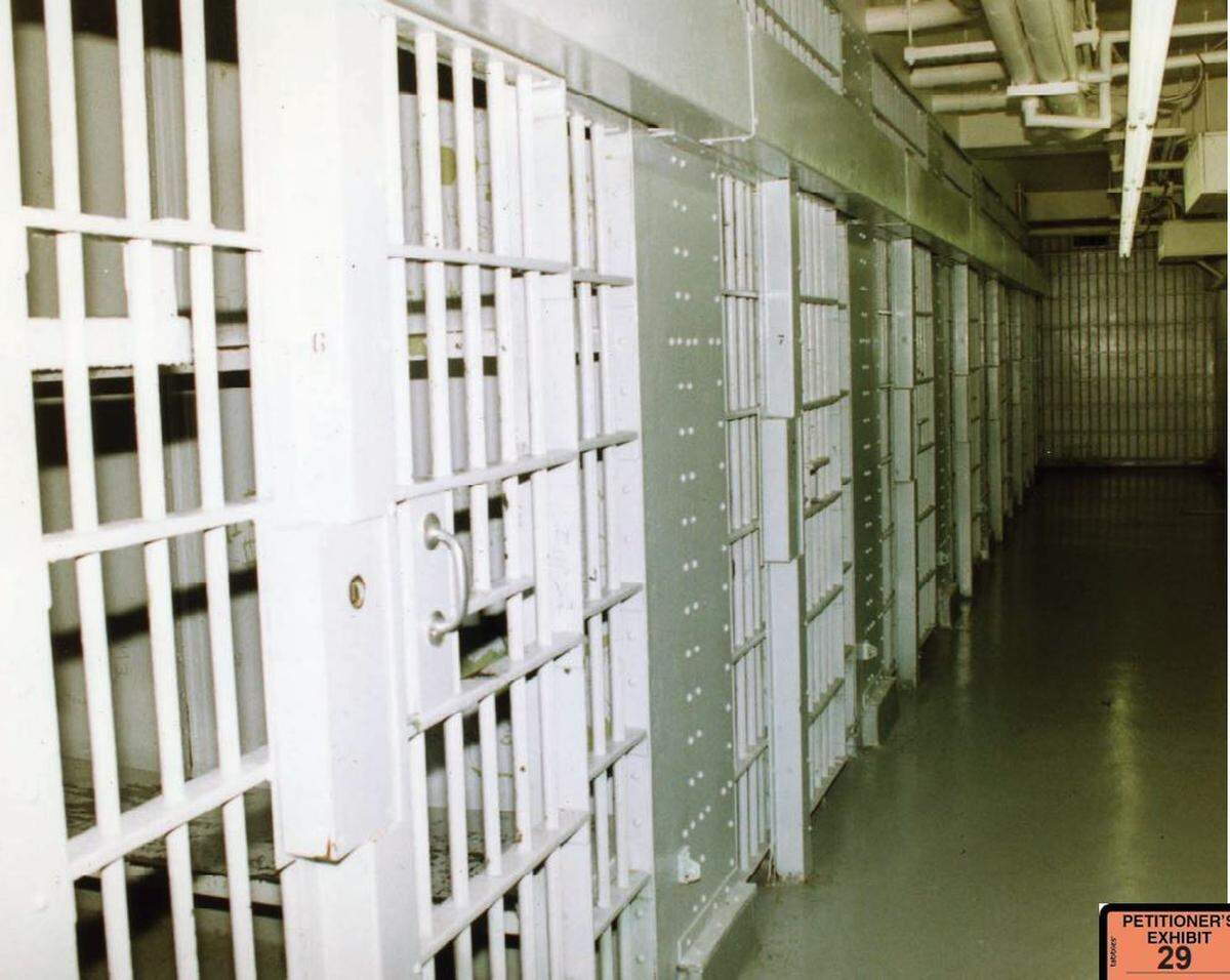 St. Louis’ central holdover cells where, in 1994, a jailhouse informant claimed to have overheard Lamar Johnson confess to a fatal shooting.