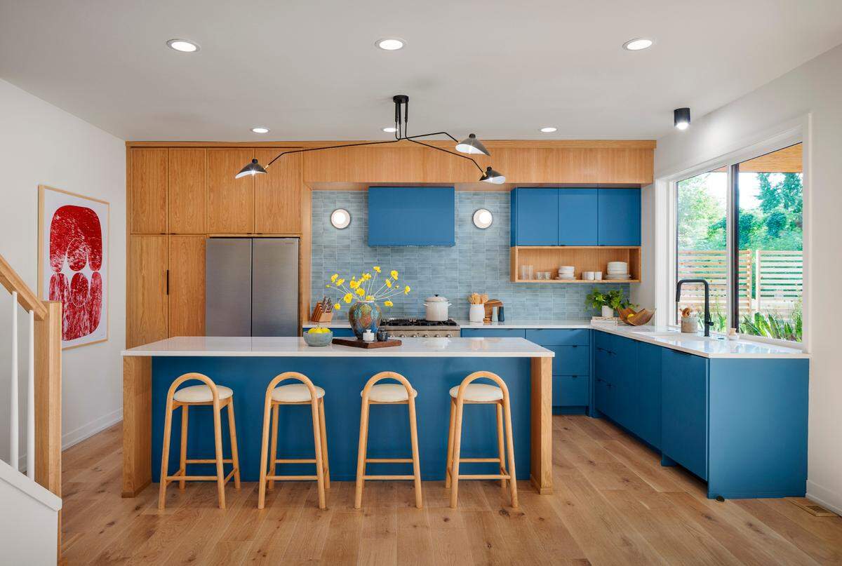 The kitchen is unabashedly blue.