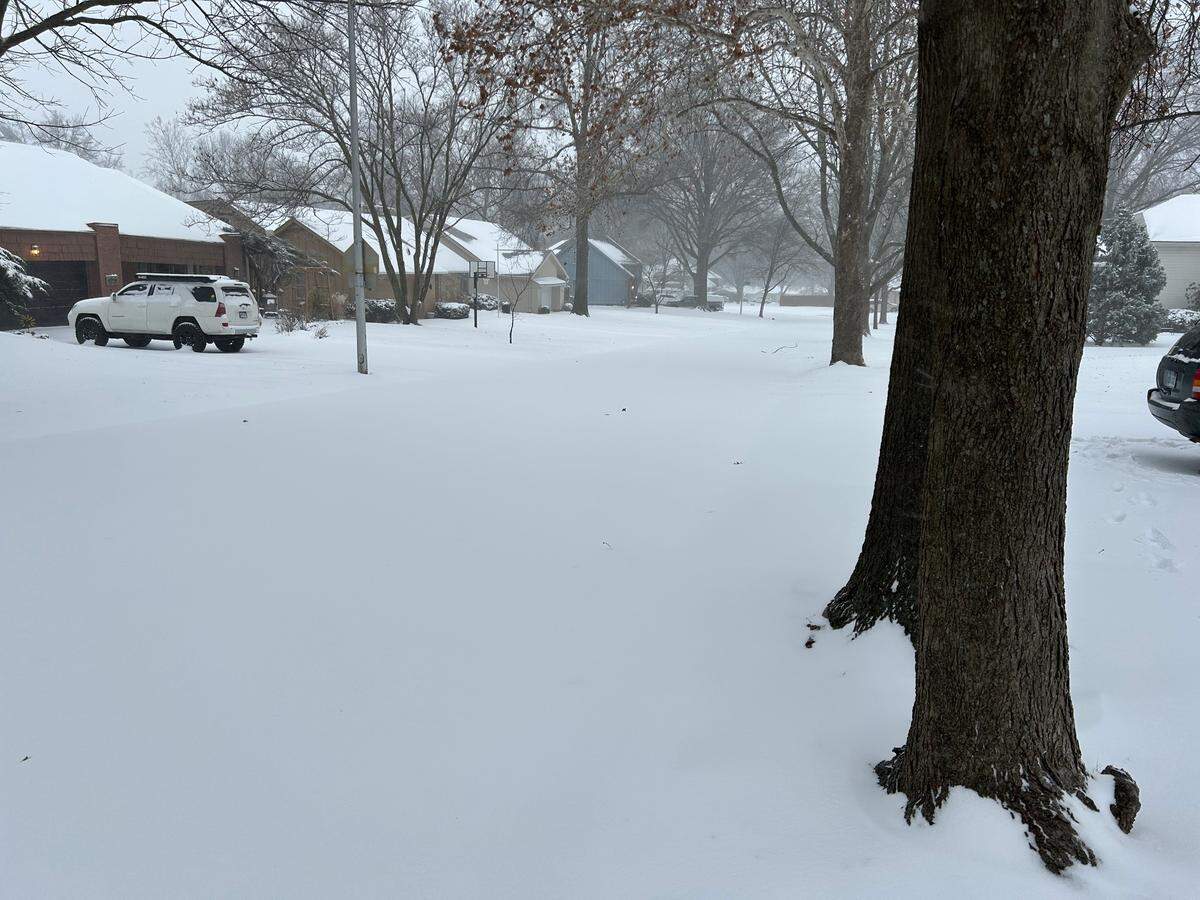 Snow started to file up early around the Kansas City metro Sunday, as blizzard conditions set in on Jan. 5, 2025. This Overland Park neighborhood was already covered in snow by early morning.