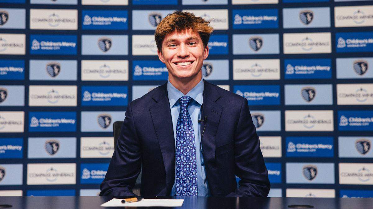 Sporting KC has signed St. Thomas Aquinas graduate Jacob Bartlett to a homegrown MLS soccer contract, the team announced on Thursday, Jan. 9, 2025. Bartlett is 19 and competed this past season as a freshman at Notre Dame.