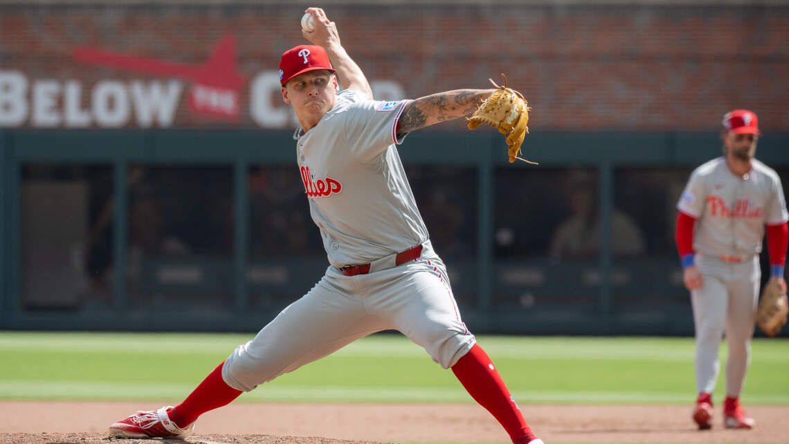 Royals add hard-throwing reliever from the Phillies in trade deadline move