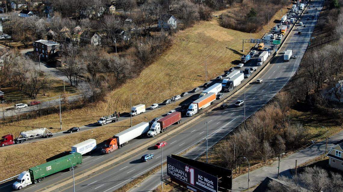 Traffic along I-70 in eastern Kansas City, Missouri.
