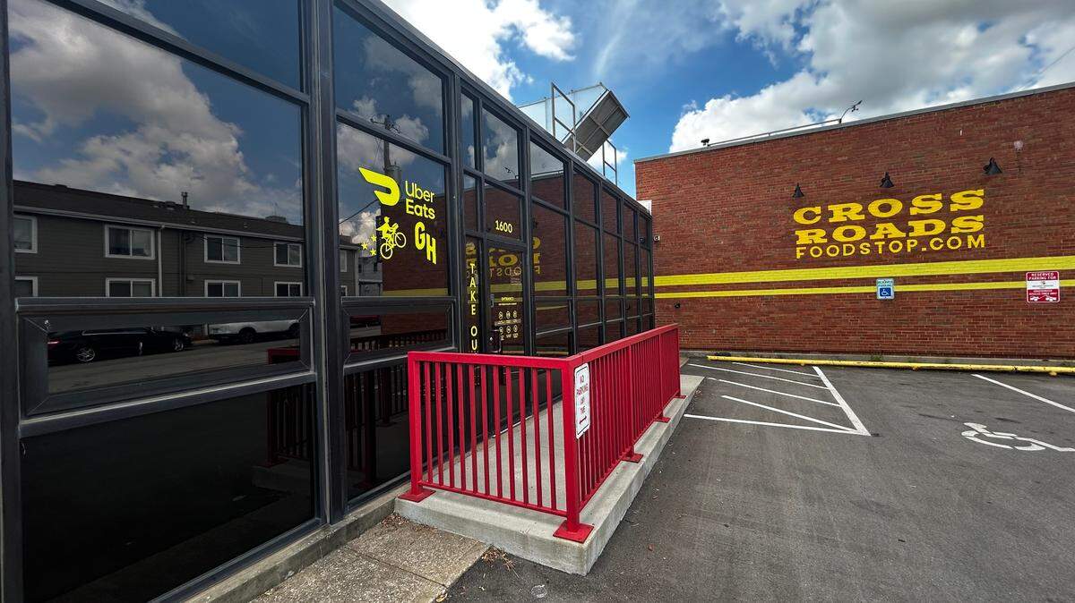 Crossroads Food Stop has closed at 1600 Campbell St. in Kansas City.