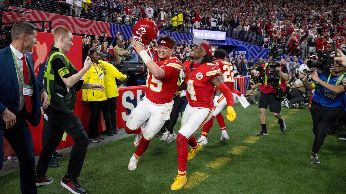 Kansas City Chiefs quarterback Patrick Mahomes (15) celebrates after throwing the game-winning touchdown to defeat the San Francisco 49ers 25-22 in Super Bowl LVIII on Sunday, Feb. 11, 2024, in Las Vegas.