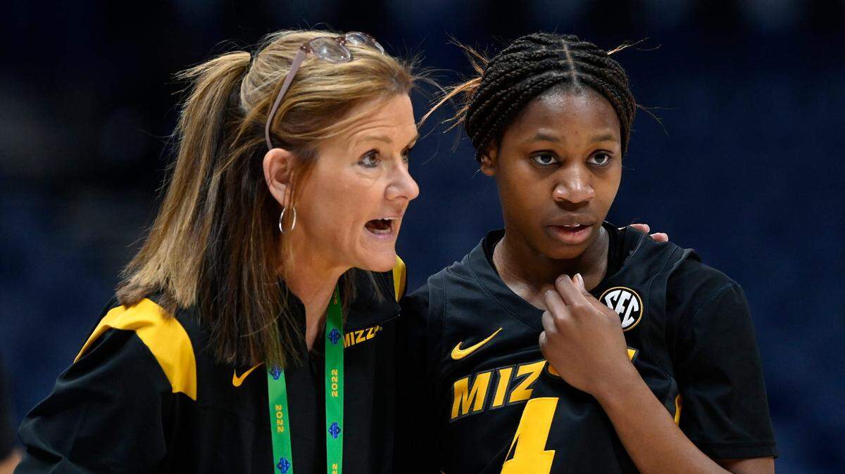 Missouri coach Robin Pingeton talks with Mama Dembele (4) during the first half against Arkansas at the SEC Tournament, Thursday, March 3, 2022, in Nashville, Tenn.