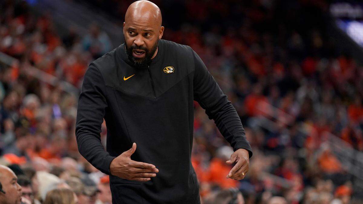 Missouri head coach Cuonzo Martin is seen on the sidelines during the first half of an NCAA college basketball game against Illinois Wednesday, Dec. 22, 2021, in St. Louis. (AP Photo/Jeff Roberson)
