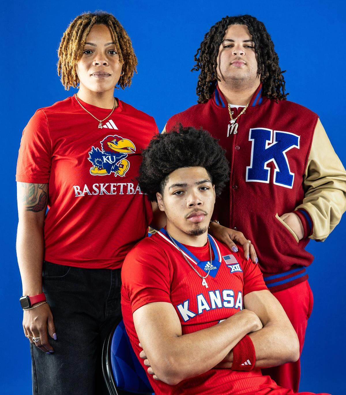 Tyran Stokes, bottom, poses with mom Keaira Stokes and cousin Malik Saunders during a recent recruiting visit and photo shoot in Lawrence, Kan., with the Kansas Jayhawks. Tyran Stokes is the No. 1 men’s basketball recruit in the nation for the 2026 high school recruiting class.