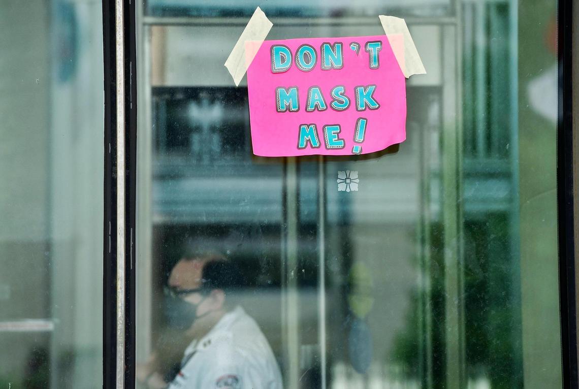 A security guard works near the entrance to City Hall. About 50 people protested the mask mandate on the north side of Kansas City’s city hall and taped a sign up at the entrance Thursday, Aug. 5, 2021. The mandatory mask order went into effect on Monday.