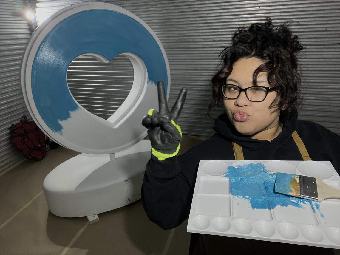 Kansas City artist Liz Gonzalez met and conquered an unusual challenge to create a heart for this year’s Parade of Hearts project in Kansas City.