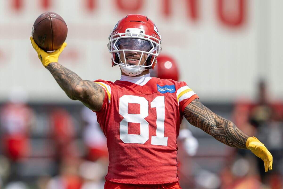 Kansas City Chiefs wide receiver Nikko Remigio (81) warms up during minicamp practice at the Chiefs' practice facility on Wednesday, June 10, 2026, in Kansas City.