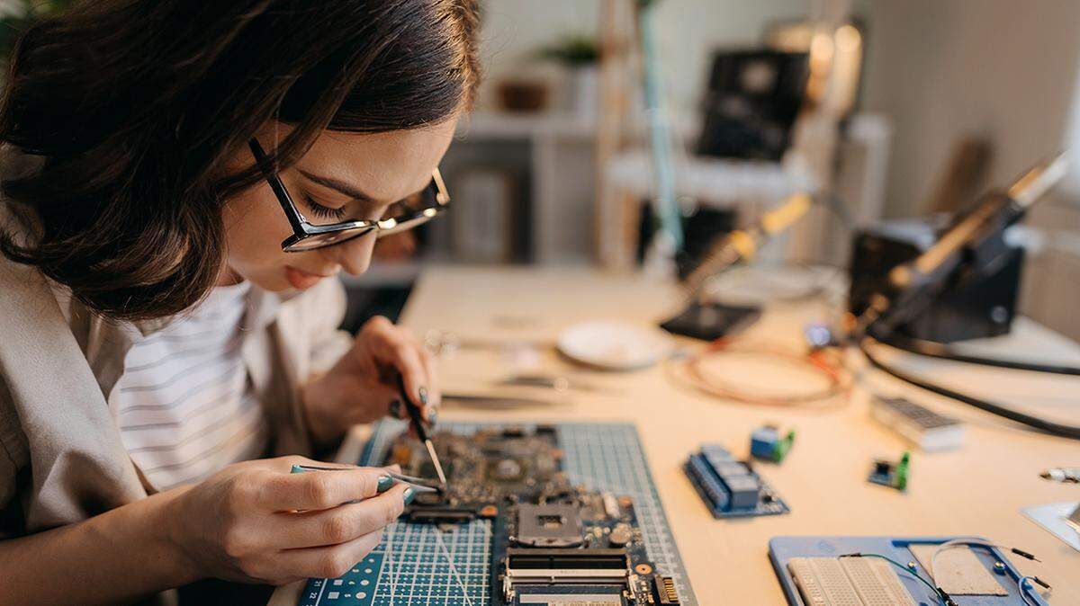 Google is building a huge new data center here. Meanwhile, 76% of women with engineering degrees do not work in engineering.