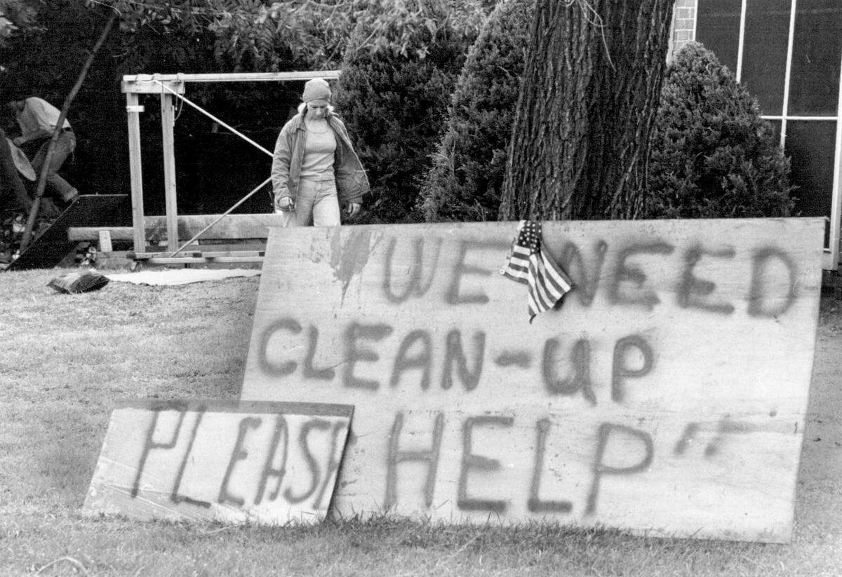 Signs pleading for help with recovery. THE KANSAS CITY STAR