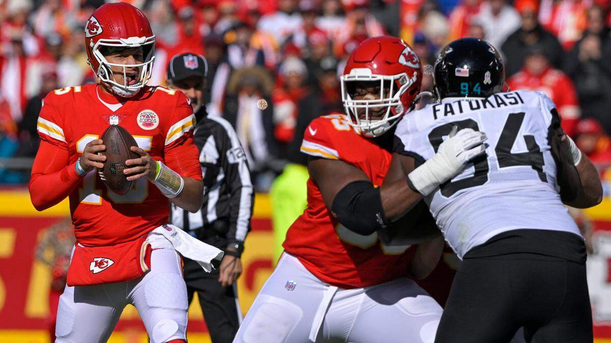 Chiefs quarterback Patrick Mahomes (15) looks for a receiver as Kansas City Chiefs guard Trey Smith (65) blocks Jacksonville Jaguars defensive tackle Folorunso Fatukasi (94) during the first half on Sunday, Nov. 13, 2022, at Arrowhead Stadium in Kansas City.