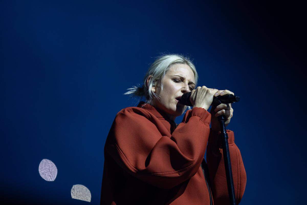 Linkin Park lead vocalist Emily Armstrong performs at the T-Mobile center on Sunday, Aug. 31, in Kansas City.