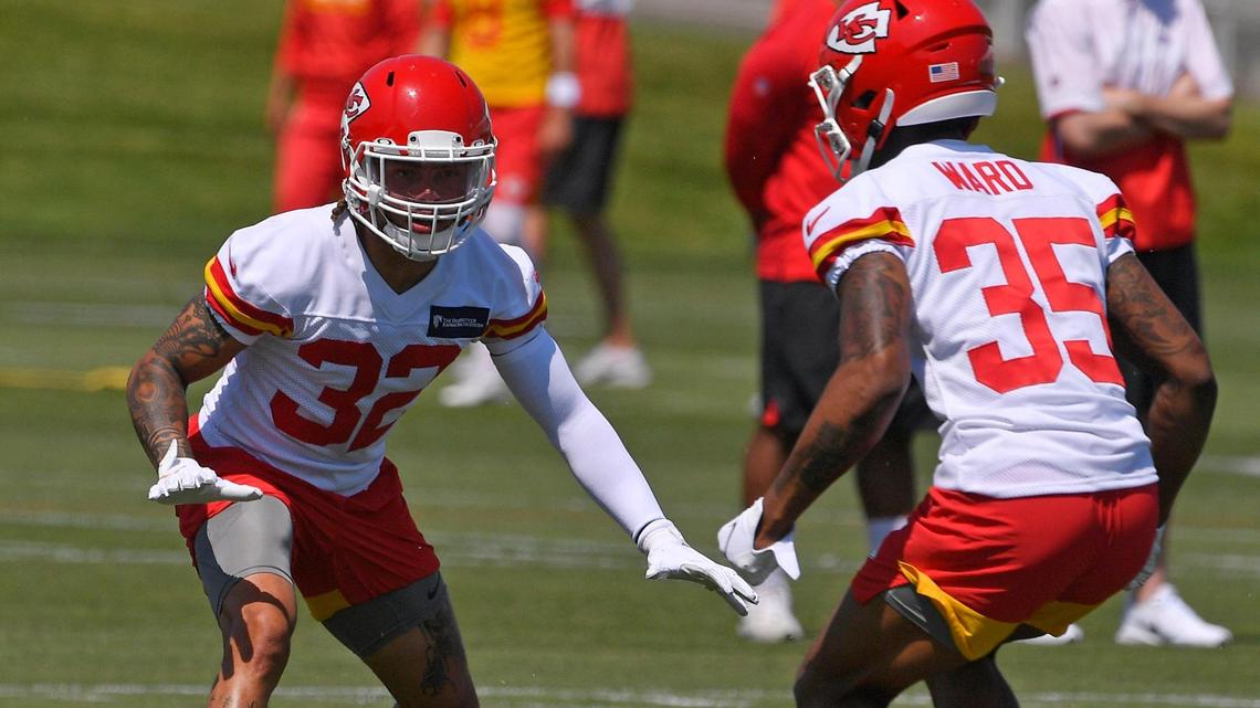 Chiefs safety Tyrann Mathieum left, closes in on Charvarius Ward during a drill at the team’s minicamp workout Tuesday in Kansas City.