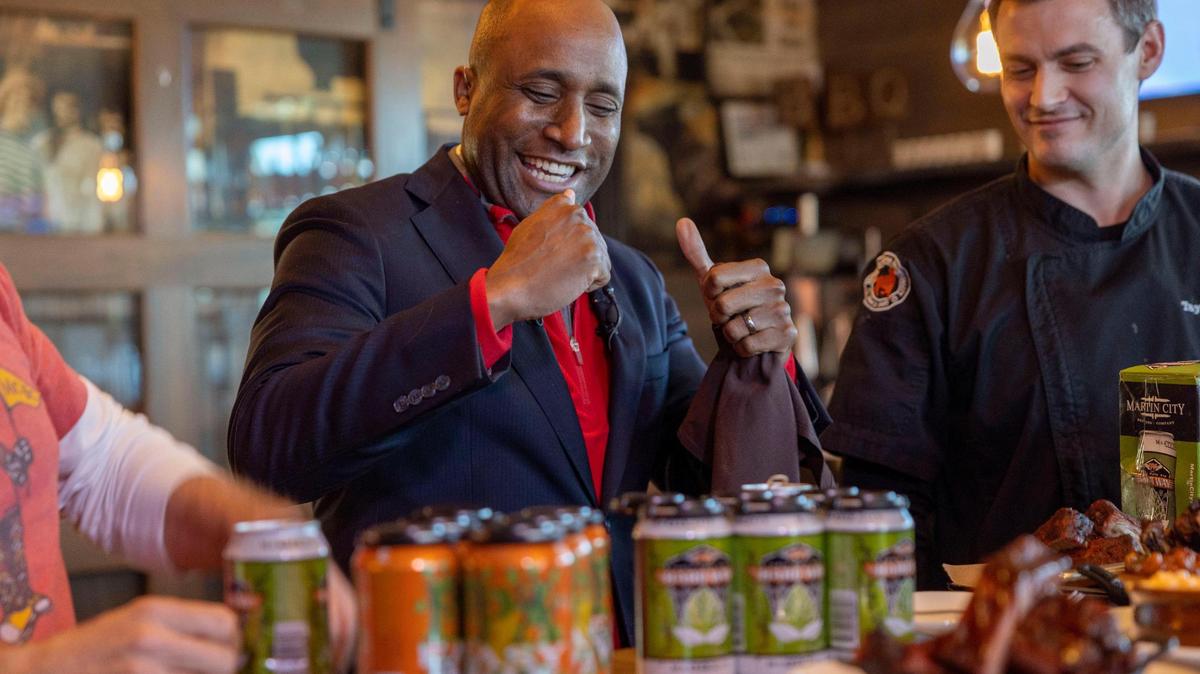 Kansas City Mayor Quinton Lucas prepares to eat a set of barbecue ribs at Jack Stack BBQ in Kansas City on Friday, Jan. 28, 2022. Mayor Lucas is waging a barbecue bid against Cincinnati Mayor Aftab Pureval for Sunday’s AFC Championship game against the Bengals.