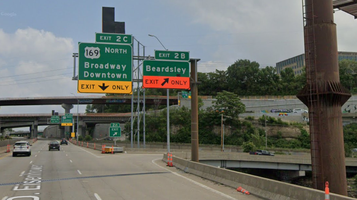 A photo of exit 2B on I-70.
