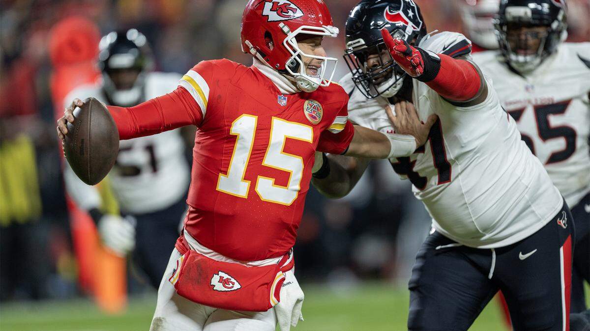 Kansas City Chiefs quarterback Patrick Mahomes (15) holds off Houston Texans defensive tackle Mario Edwards (97) during the first half at GEHA Field at Arrowhead Stadium on Sunday, Dec. 7, 2025, in Kansas City. 