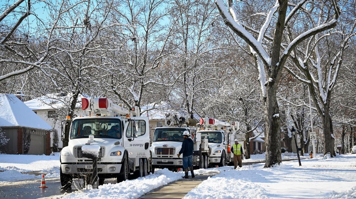 Crews from Evergy were seen near NW 83rd Terrace and N. Beaman Ave., on Wednesday, Jan. 10, 2024.