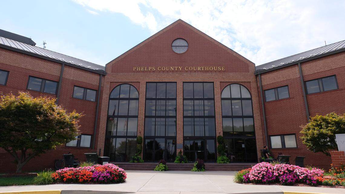 Missouri judge says: Represent yourself in court or plead guilty to save time