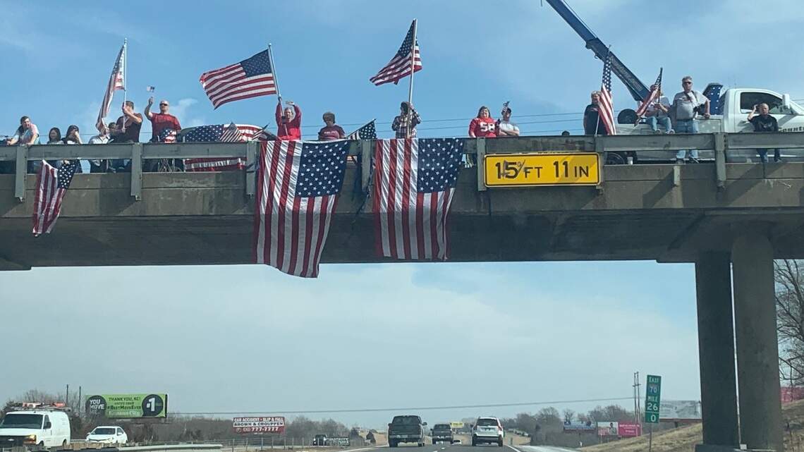 Truck convoy has only 3 big rigs passing through Kansas City, but receives huge support
