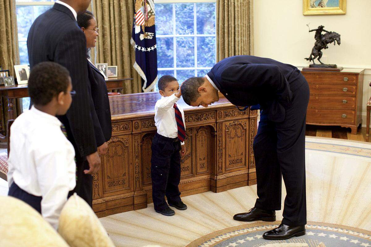 One of Pete Souza’s most famous photos shows Jacob Philadelphia, 5, the son of a White House staff member, touching President Barack Obama’s hair to see if it feels like his.