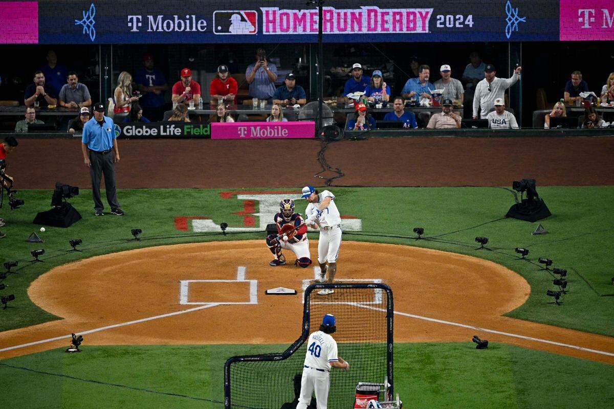 Shortstop Bobby Witt Jr. of the Kansas City Royals (7) bats during the 2024 All Star Game Home Run Derby at Globe Life Field.